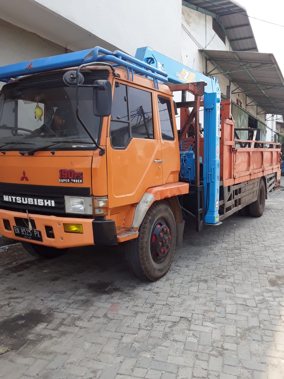 self loader tadano crane truck z506 self loader tadano crane truck z506