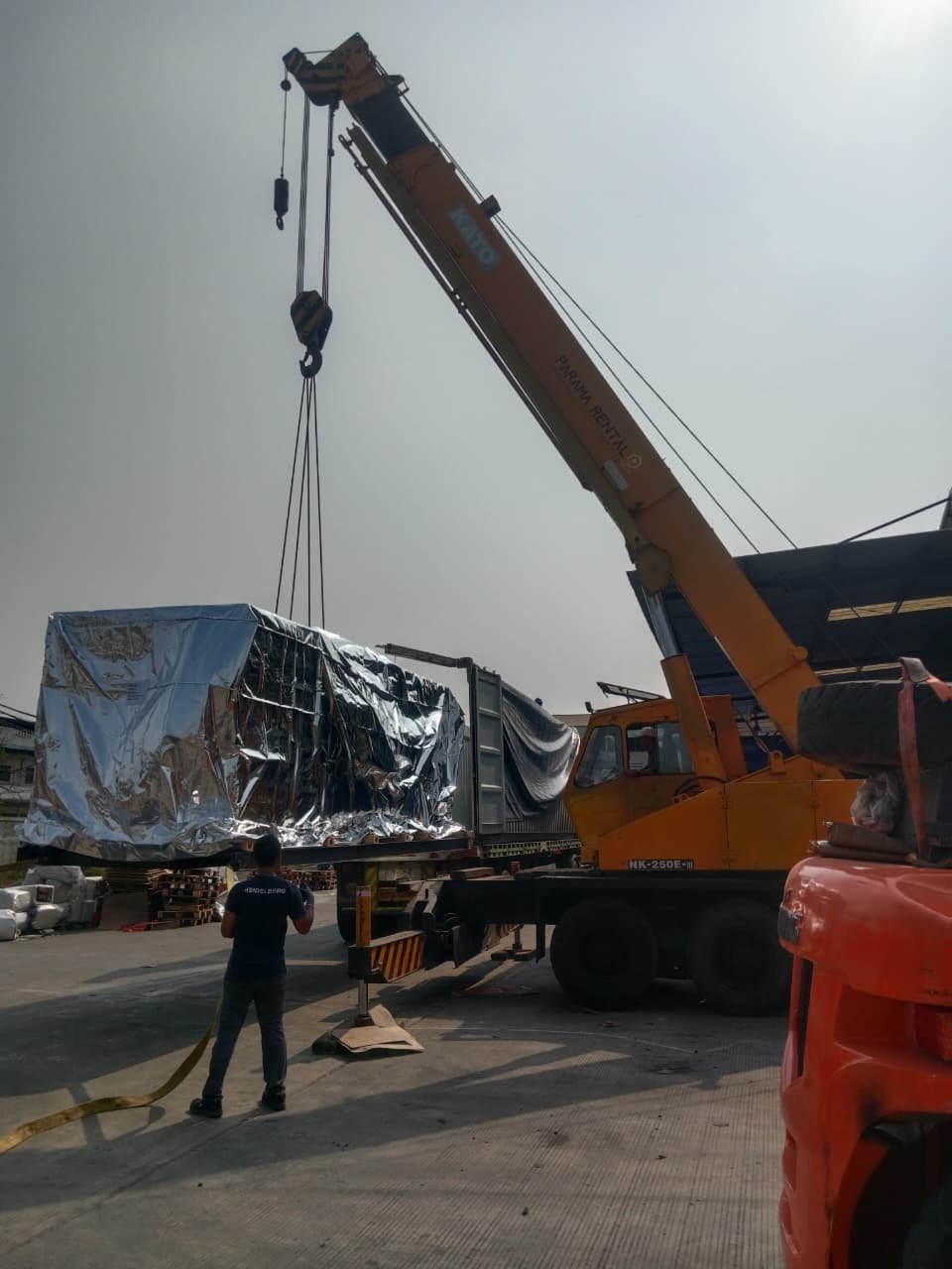 25ton crane KATO, 100toncrane, sewacranejakarta, rentalcrane,sewaalatberat,sewaalatmurah