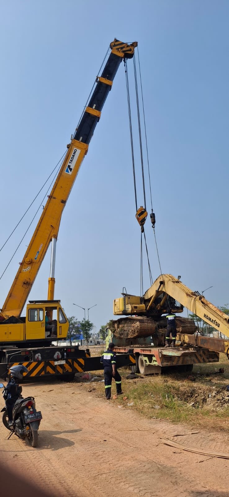 25ton crane KATO, 90toncrane, sewacranejakarta, rentalcrane,sewaalatberat,sewaalatmurah