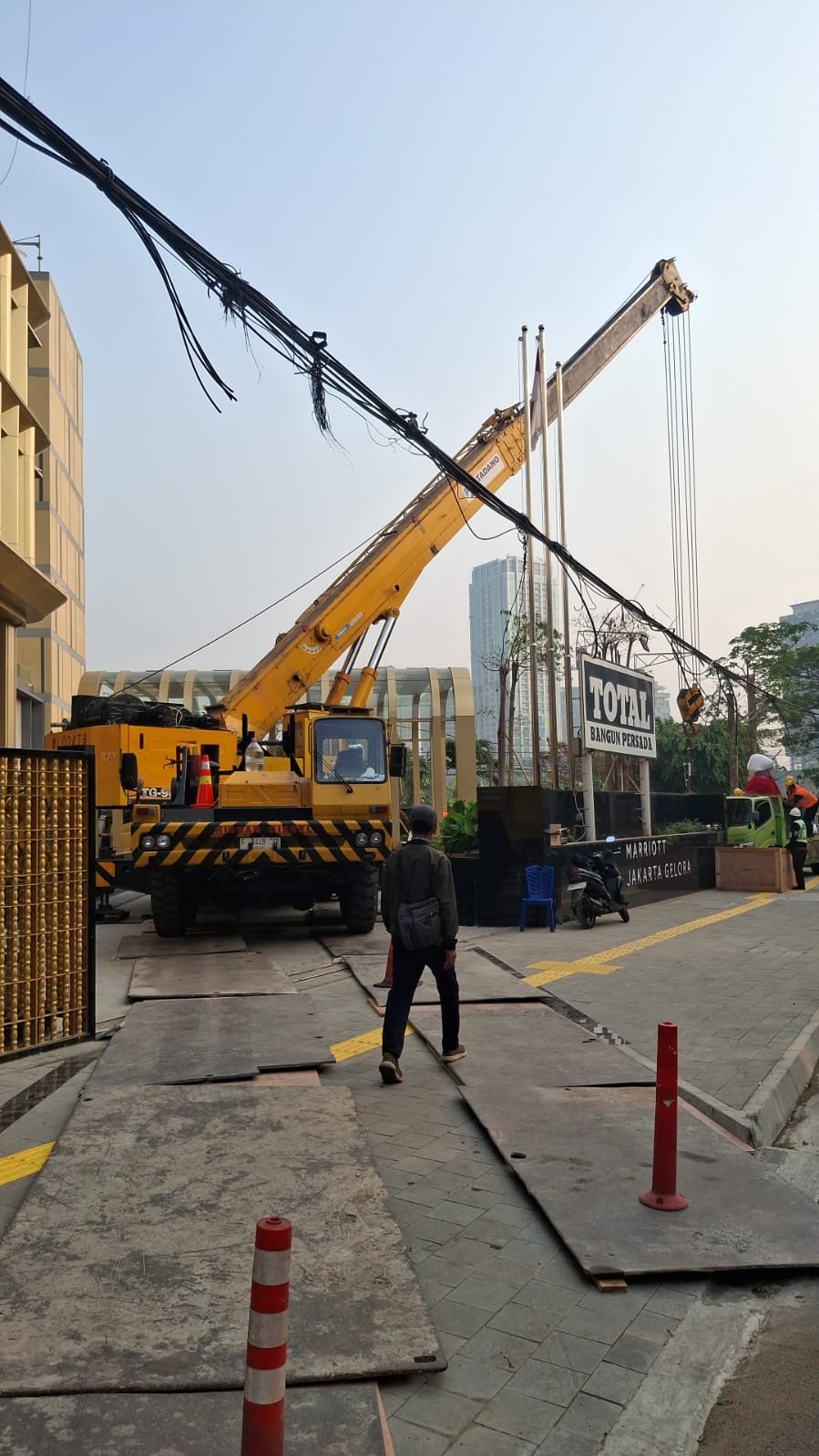 80ton crane KATO, 25toncrane, sewacranejakarta, rentalcrane,sewaalatberat,sewaalatmurah